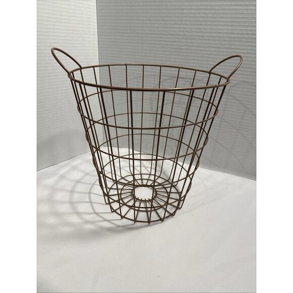 Industrial Style Round Copper Tone Metal Wire Storage Basket w/ Handles - Picture 8 of 10